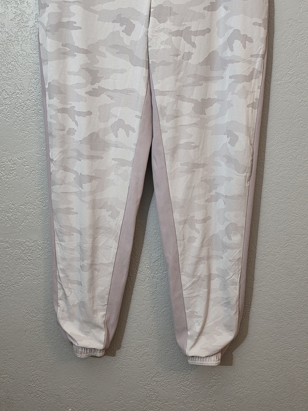 Athleta Brooklyn Lined Camo Joggers Pastel Lavender Womens 12T Camo Print - Picture 6 of 12